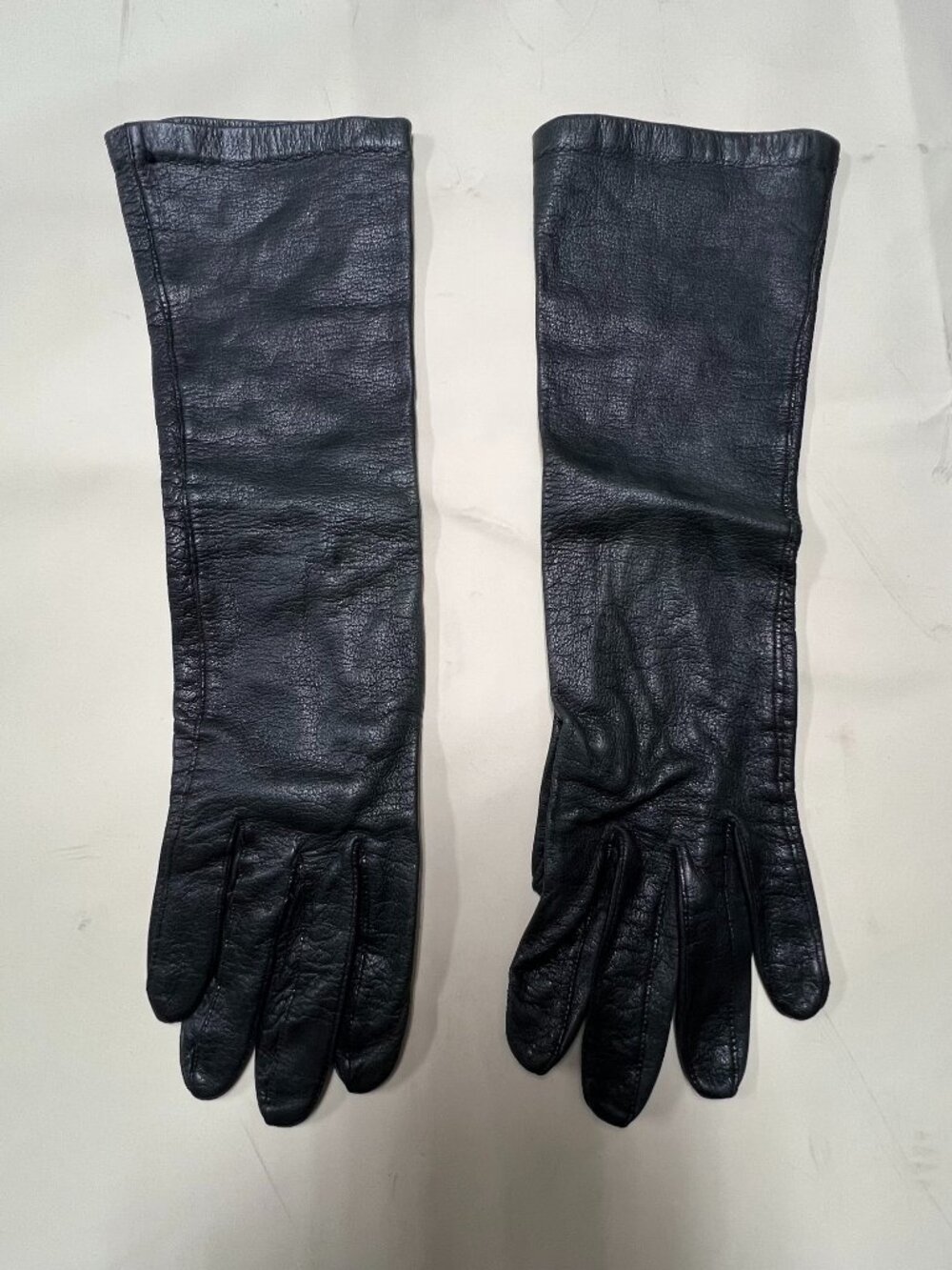Vintage Black Leather Gloves Size 7.5 Silk lined Van Raalte opera classy chic